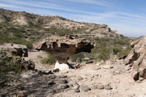 Colores de la cuenca Talampaya–Ischigualasto — El Chiflón, La Rioja.