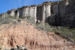 Formaciones rocosas erosionadas por el viento — El Chiflón, La Rioja.