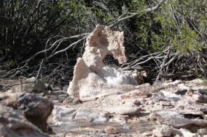Capas geológicas de tonos rojizos y ocres — El Chiflón, La Rioja.