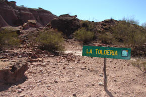 Capas geológicas de tonos rojizos y ocres — El Chiflón, La Rioja.