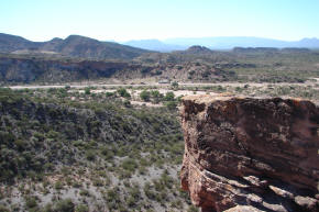 Geoformas de arenisca talladas por la erosión — El Chiflón, La Rioja.