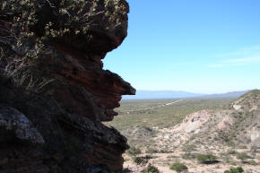 Colores de la cuenca Talampaya–Ischigualasto — El Chiflón, La Rioja.