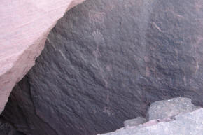 Capas geológicas de tonos rojizos y ocres — El Chiflón, La Rioja.